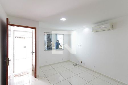 Sala de casa para alugar com 2 quartos, 60m² em Piedade, Rio de Janeiro