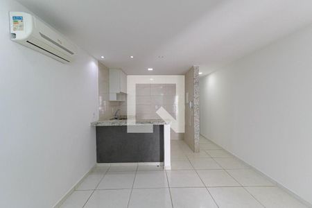 Casa para alugar com 60m², 2 quartos e sem vaga Casa para alugar com 60m², 2 quartos e sem vagaSala