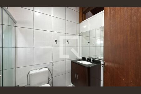 Banheiro de casa para alugar com 1 quarto, 65m² em São Francisco, Curitiba