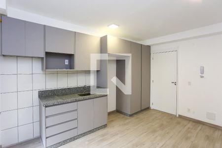 Sala / Cozinha de apartamento para alugar com 2 quartos, 40m² em Cidade Jardim, São Paulo