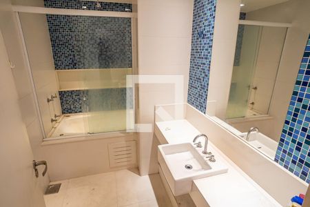 Apartamento à venda com 177m², 3 quartos e 1 vagaBanheiro Quarto 5