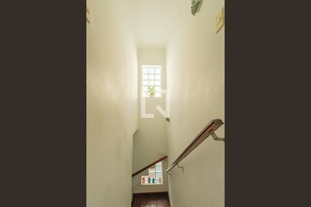 Casa à venda com 180m², 4 quartos e 2 vagasEscada