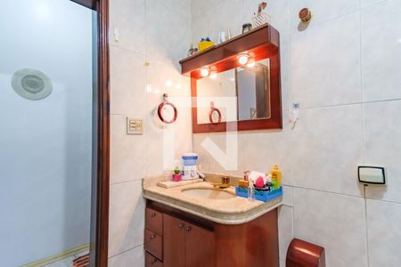 Casa à venda com 180m², 4 quartos e 2 vagasBanheiro Térreo