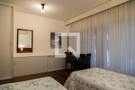 Casa à venda com 350m², 5 quartos e 4 vagasSuíte 2