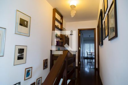 Casa à venda com 350m², 5 quartos e 4 vagasCorredor