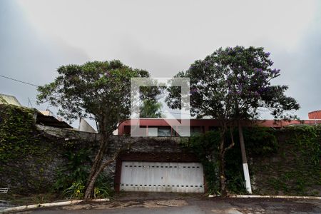 Casa à venda com 350m², 5 quartos e 4 vagasFachada 2