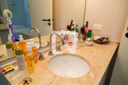 Casa à venda com 350m², 5 quartos e 4 vagasBanheiro da Suíte 4 - Pia