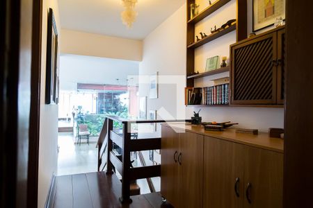 Casa à venda com 350m², 5 quartos e 4 vagasCorredor