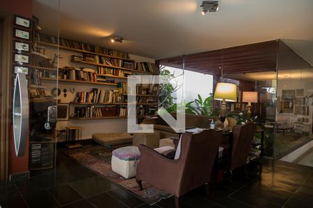 Casa à venda com 350m², 5 quartos e 4 vagasSala Íntima