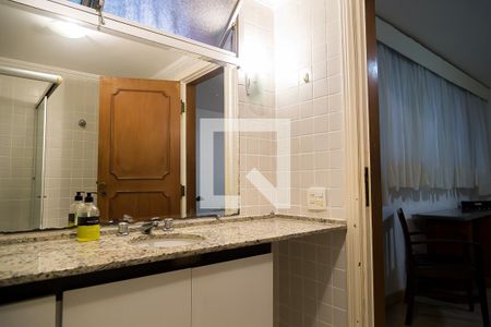 Casa à venda com 350m², 5 quartos e 4 vagasBanheiro da Suíte 5