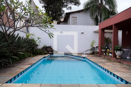 Casa à venda com 350m², 5 quartos e 4 vagasÁrea de Lazer / Espaço Gourmet - Piscina