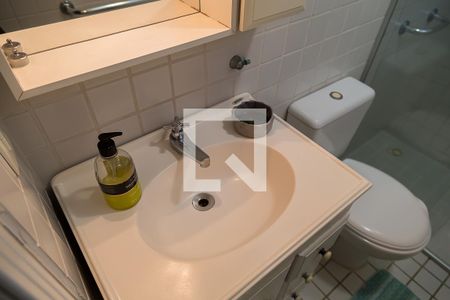 Casa à venda com 350m², 5 quartos e 4 vagasBanheiro da Suíte 1 - Detalhe