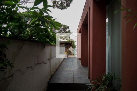 Casa à venda com 350m², 5 quartos e 4 vagasCorredor Externo 2