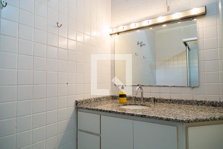 Casa à venda com 350m², 5 quartos e 4 vagasBanheiro da Suíte 2