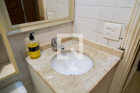 Casa à venda com 350m², 5 quartos e 4 vagasBanheiro da Suíte 3 - Pia