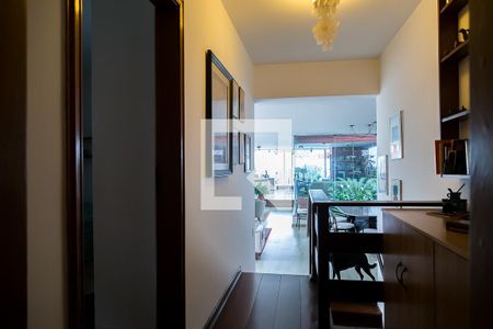 Casa à venda com 350m², 5 quartos e 4 vagasCorredor