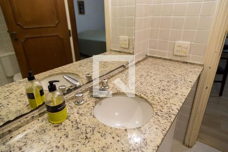 Casa à venda com 350m², 5 quartos e 4 vagasBanheiro da Suíte 5 - Pia