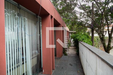 Casa à venda com 350m², 5 quartos e 4 vagasCorredor Externo 2