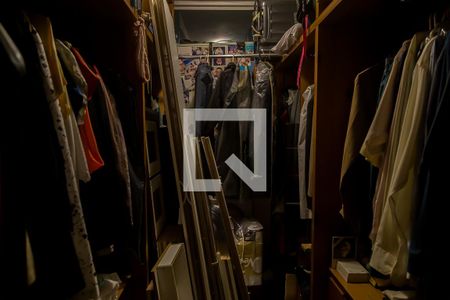 Casa à venda com 350m², 5 quartos e 4 vagasCloset da Suíte 5