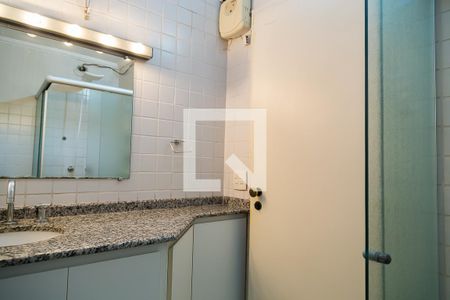 Casa à venda com 350m², 5 quartos e 4 vagasBanheiro da Suíte 2