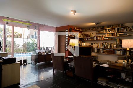 Casa à venda com 350m², 5 quartos e 4 vagasSala Íntima