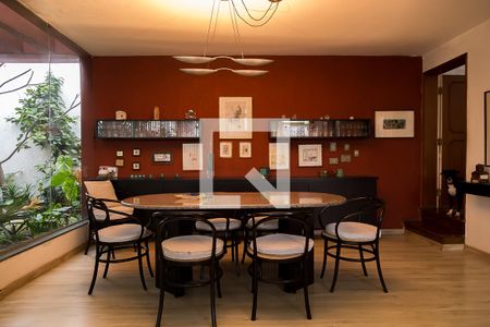 Casa à venda com 350m², 5 quartos e 4 vagasSala