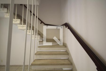 Escada de casa para alugar com 2 quartos, 200m² em Vila Mariana, São Paulo