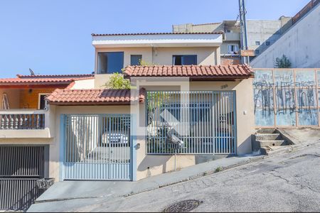 Casa à venda com 323m², 3 quartos e 4 vagas Casa à venda com 323m², 3 quartos e 4 vagasFachada