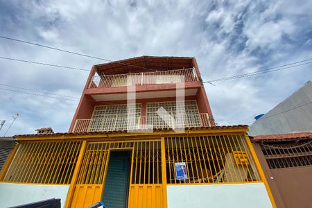 Casa para alugar com 432m², 4 quartos e 1 vaga Casa para alugar com 432m², 4 quartos e 1 vagaFachada