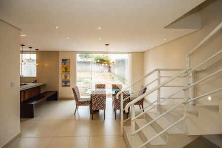 Sala de casa para alugar com 3 quartos, 140m² em Garças, Belo Horizonte