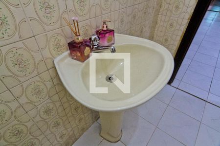 Casa à venda com 211m², 4 quartos e 2 vagasLavabo