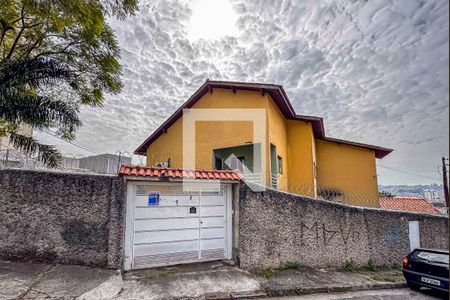 Fachada de casa à venda com 5 quartos, 200m² em Jardim das Maravilhas, Santo André