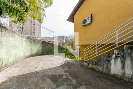 Quintal e Garagem de casa à venda com 5 quartos, 200m² em Jardim das Maravilhas, Santo André