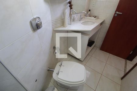 Casa para alugar com 402m², 3 quartos e 4 vagasBanheiro da Suíte 1