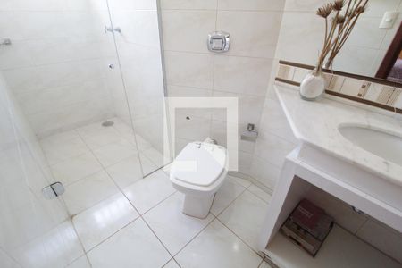 Casa para alugar com 402m², 3 quartos e 4 vagasBanheiro da Suíte 2