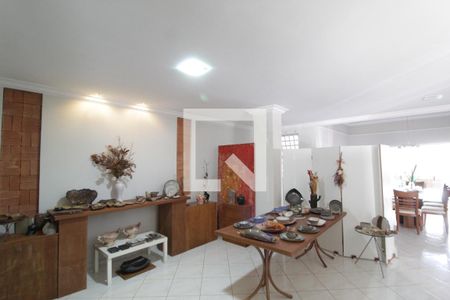Sala 1 de casa para alugar com 3 quartos, 402m² em Jardim Karaíba, Uberlândia