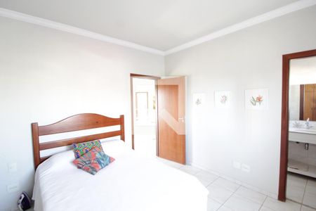 Suíte 1 de casa para alugar com 3 quartos, 402m² em Jardim Karaíba, Uberlândia