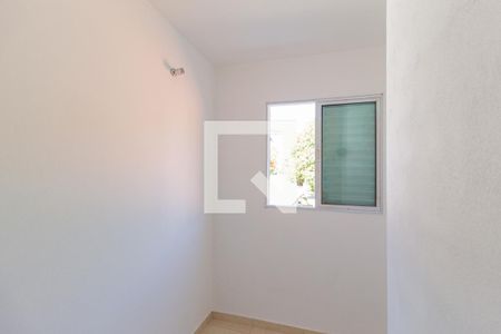 Quarto 1 de casa de condomínio para alugar com 2 quartos, 45m² em Vila Santa Terezinha, Carapicuíba