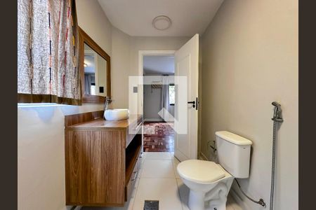 Casa à venda com 230m², 2 quartos e 1 vagaBanheiro Suíte 2