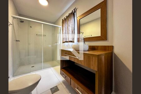 Casa à venda com 230m², 2 quartos e 1 vagaBanheiro Suíte 2