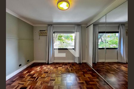 Casa à venda com 230m², 2 quartos e 1 vagaSuíte 2