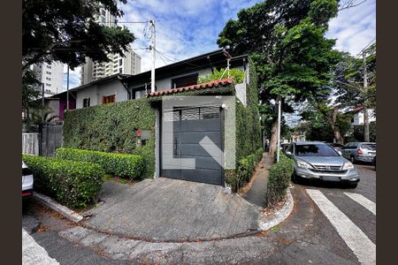 Casa à venda com 230m², 2 quartos e 1 vagaFachada
