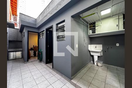 Casa à venda com 230m², 2 quartos e 1 vagaÁrea de Serviço
