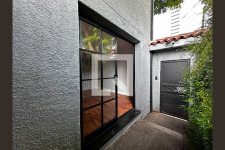 Casa à venda com 230m², 2 quartos e 1 vagaSacada Sala