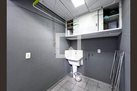 Casa à venda com 230m², 2 quartos e 1 vagaÁrea de Serviço