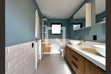 Casa à venda com 230m², 2 quartos e 1 vagaBanheiro Suíte 1