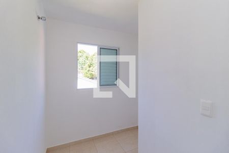 Quarto 2 de casa de condomínio para alugar com 2 quartos, 45m² em Vila Santa Terezinha, Carapicuíba