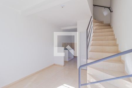 Sala de casa de condomínio para alugar com 2 quartos, 45m² em Vila Santa Terezinha, Carapicuíba