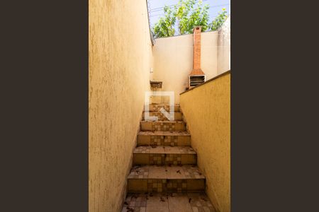 Casa para alugar com 120m², 3 quartos e 2 vagasEscada 