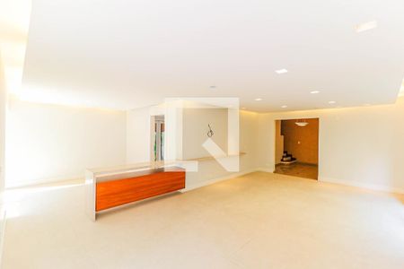 Sala de casa de condomínio para alugar com 4 quartos, 450m² em Santo Amaro, São Paulo
